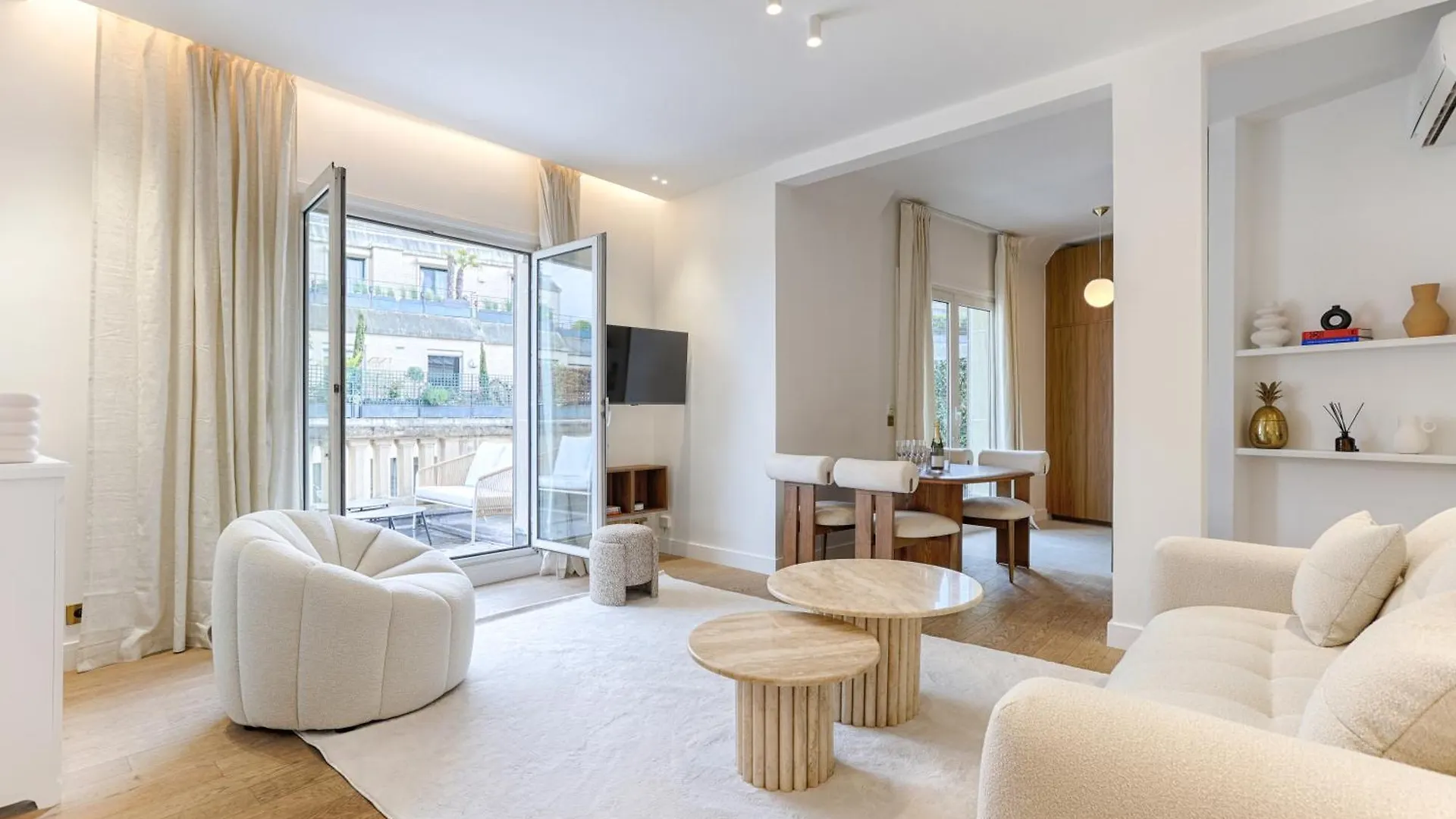 Appartement De Luxe Avec Terrasse Sur Les Champs Elysees Parijs