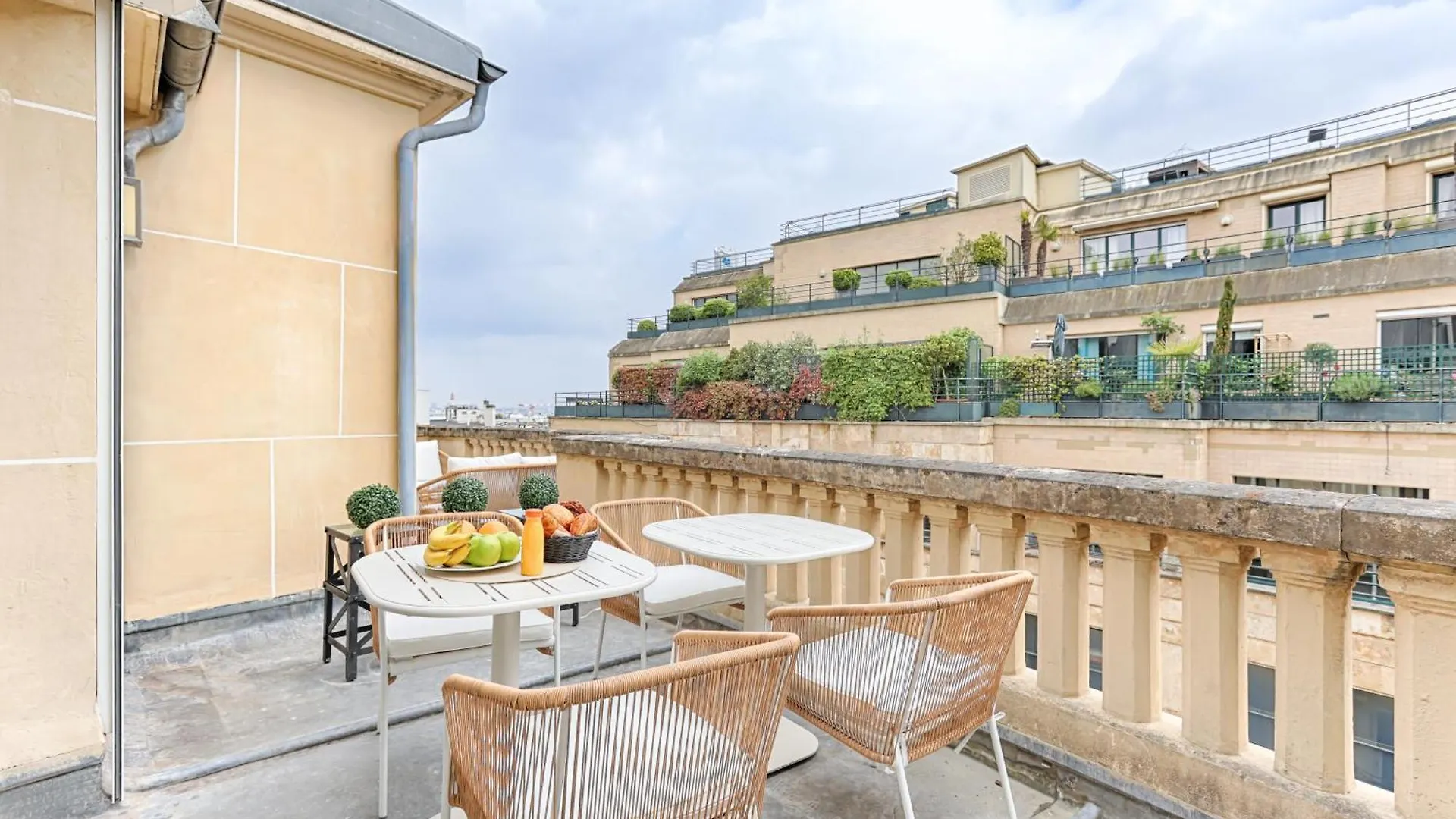 Appartement De Luxe Avec Terrasse Sur Les Champs Elysees Parijs 0*,  Frankrijk