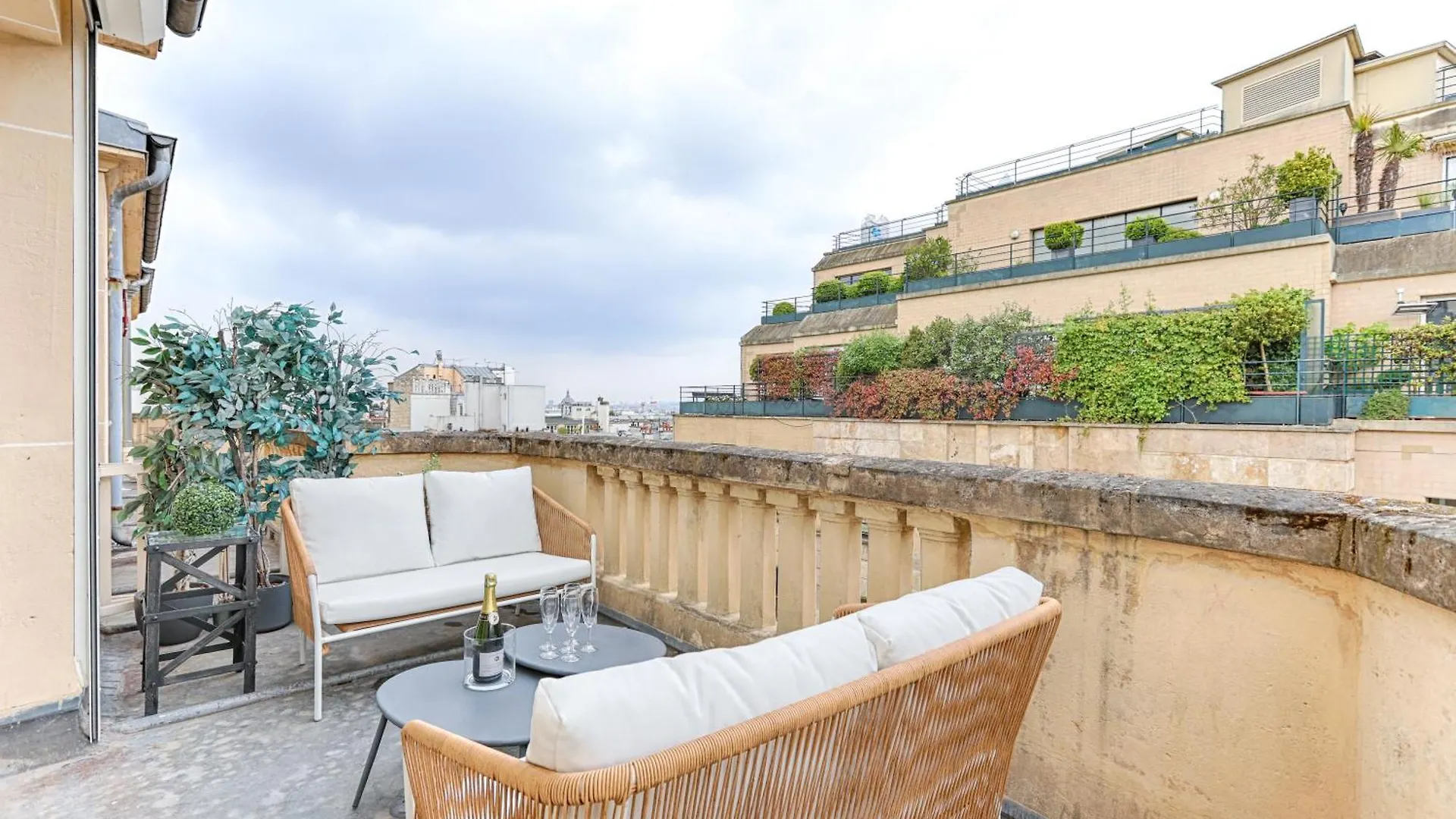 Appartement De Luxe Avec Terrasse Sur Les Champs Elysees Париж 0*,