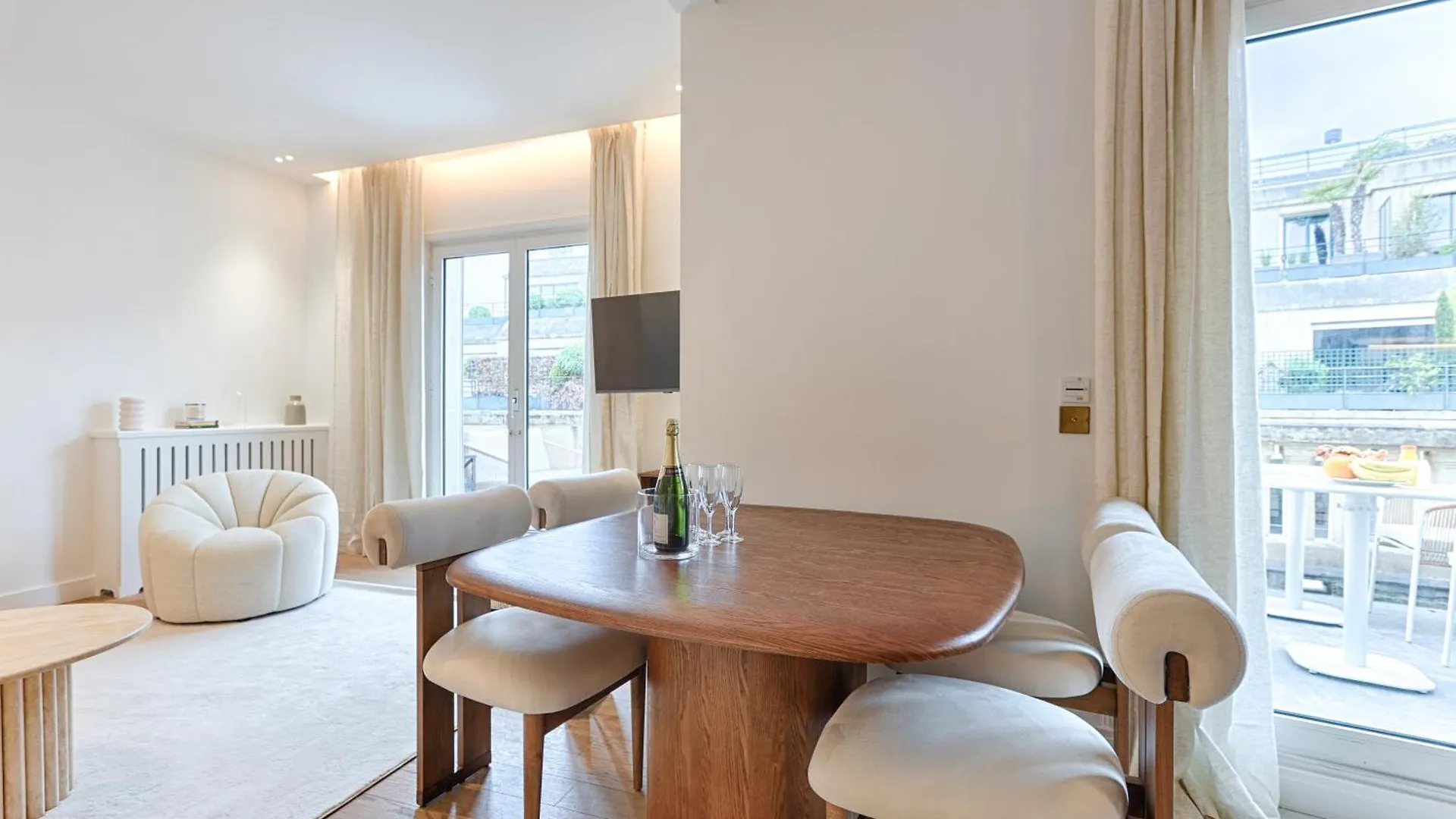 Appartement De Luxe Avec Terrasse Sur Les Champs Elysees Париж Апартаменты