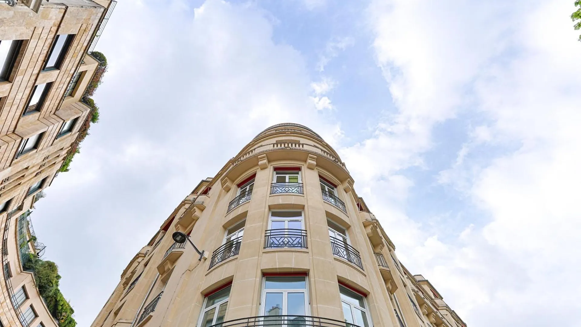 Appartement De Luxe Avec Terrasse Sur Les Champs Elysees Париж