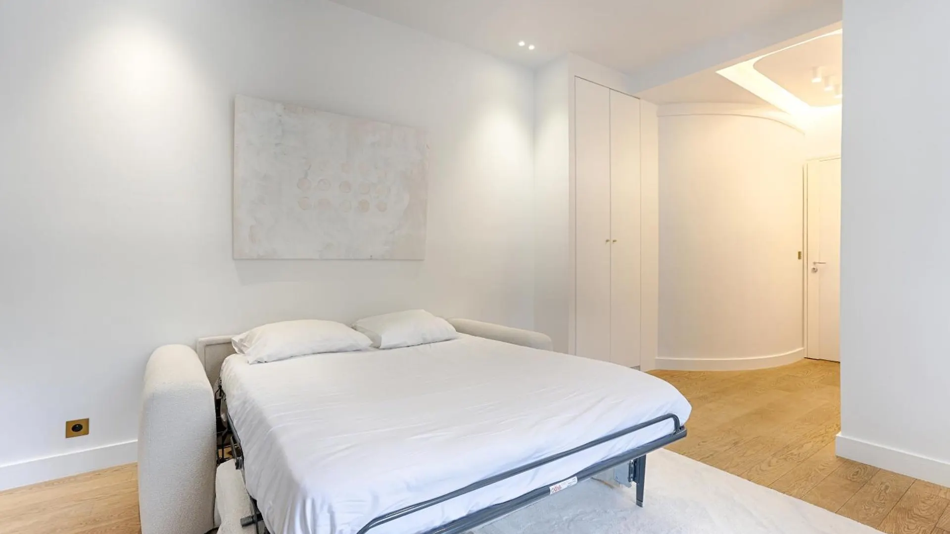 Апартаменты Appartement De Luxe Avec Terrasse Sur Les Champs Elysees Париж